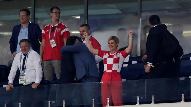 Presiden Kroasia merayakan kemenangan timnya atas Rusia di Piala Dunia 2018