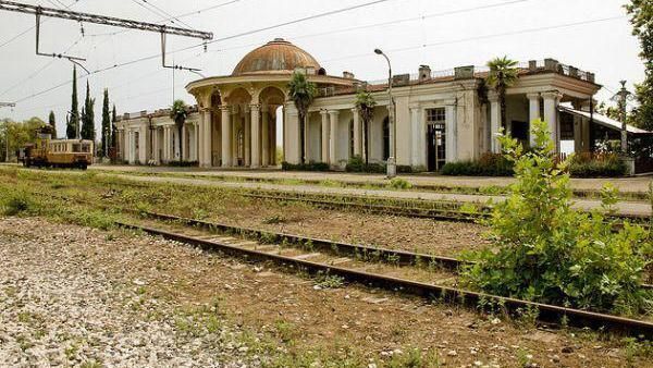 Stasiun-stasiun Megah yang Kini Jadi Bangkai