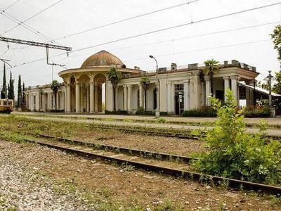Stasiun-stasiun Megah yang Kini Jadi Bangkai