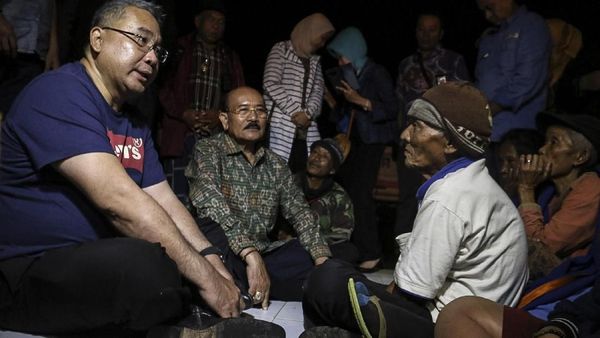 Mendes Bantu Pengungsi Gunung Agung