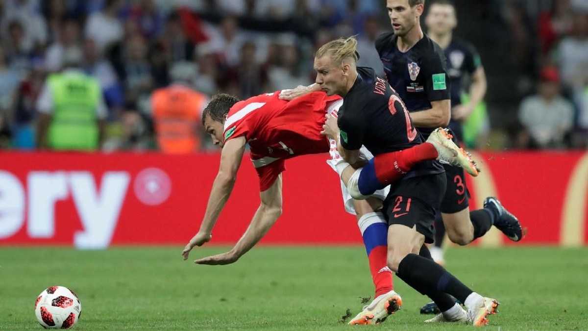 Rusia vs Kroasia sama kuat 1-1 selama 90 menit (Foto: Henry Romero/Reuters)