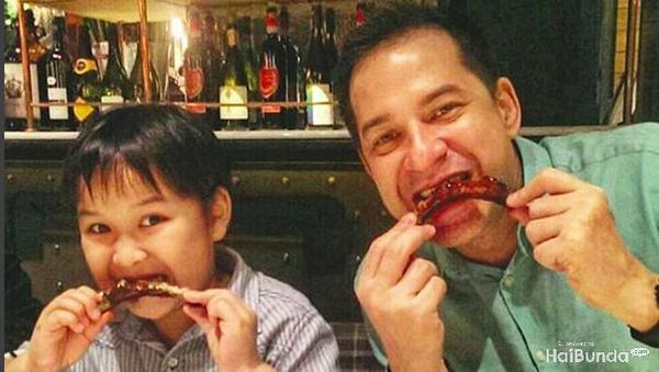 Seru! Bonding Time Ari Wibowo dengan Dua Jagoannya