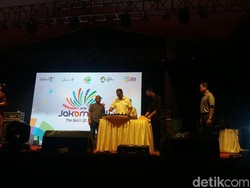 Anies Minta Warga Tak Rusak Taman di Jakarnaval Monas