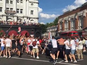 Inggris Menang, Hooligan Acak-acak Toko IKEA