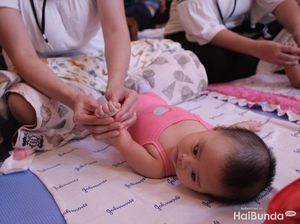 Manfaat Pijat Bayi untuk Fisik dan Psikis si Kecil