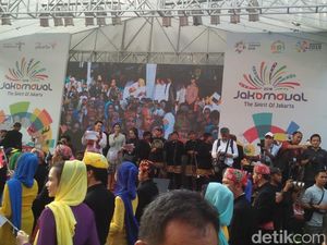 Antusiasme Warga Sambut Jakarnaval yang Diramaikan Kendaraan Hias