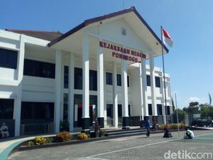 Kejari Ponorogo Panggil 6 Orang Terkait Kasus Dugaan Dana Bansos Kejari Ponorogo Panggil 6 Orang Terkait Kasus Dugaan Dana Bansos