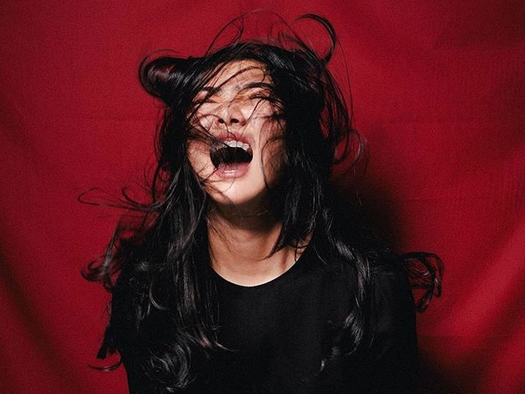 Isyana Sarasvati Rilis Unlock the Key di Bawah Label Sendiri Isyana Sarasvati Rilis Unlock the Key di Bawah Label Sendiri