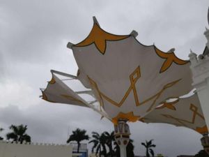 Akibat Cuaca, Payung Masjid Baiturrahman Aceh Sobek