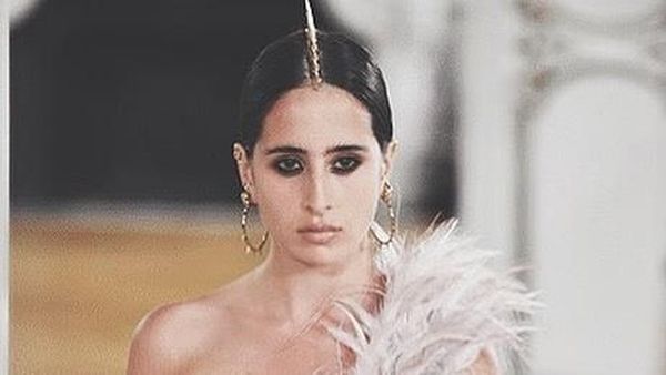 Ini Model Arab Saudi Pertama yang Berjalan di Paris Couture Week