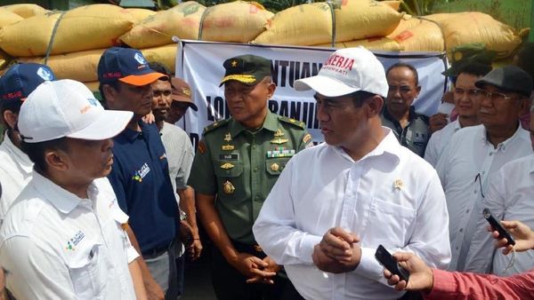Bantuan Pupuk untuk Korban Puso di Sulawesi Selatan
