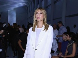 5 Sneakers Hingga Jaket untuk Tampil Keren Ala Hailey Baldwin