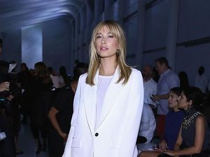 5 Sneakers Hingga Jaket untuk Tampil Keren Ala Hailey Baldwin 5 Sneakers Hingga Jaket untuk Tampil Keren Ala Hailey Baldwin