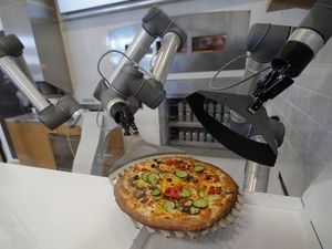 Keren! Robot dari Prancis Ini Bisa Bikin Pizza Margherita yang Enak Keren! Robot dari Prancis Ini Bisa Bikin Pizza Margherita yang Enak