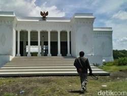 Wah, Istana Merdeka Pindah Jadi Kantor Desa di Jember