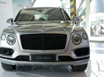 SUV Mewah Inggris Mendarat di Jakarta