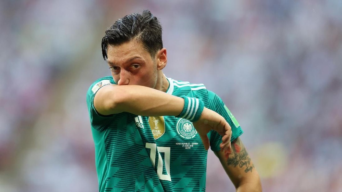 Mesut Oezil menjadi kambing hitam kegagalan Jerman di Piala Dunia2018. (Foto: Catherine Ivill/Getty Images)
