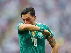 Emery Bakal Servis Oezil Jadi Lebih Baik