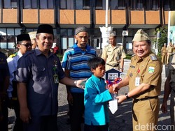 Fadil Bocah Penjual Kerupuk di Garut Tempati Rumah Baru