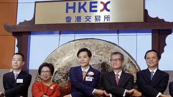 Senyum Kecut Pendiri Xiaomi, Lepas Saham Langsung Anjlok