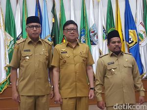 Mendagri Serahkan SK Plt Gubernur Aceh dan Bupati Bener Meriah
