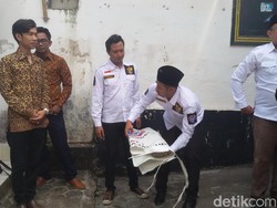 Aksi Copot Spanduk Warnai Bedol Desa Mundurnya Kader Perindo DIY