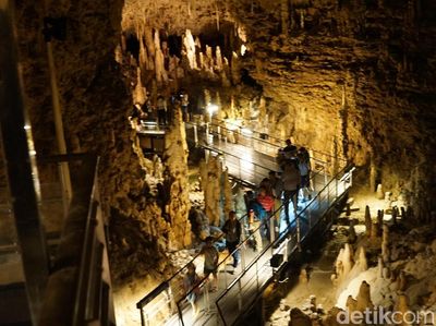 Potret Gua Terpanjang di Jepang