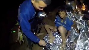 Melihat Sulitnya Evakuasi Remaja Thailand yang Terjabak di Gua