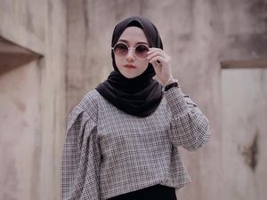 Blouse Lengan Balon Lagi Tren, Ini Aturan Pakainya Agar Tak Tampak Gemuk Blouse Lengan Balon Lagi Tren, Ini Aturan Pakainya Agar Tak Tampak Gemuk