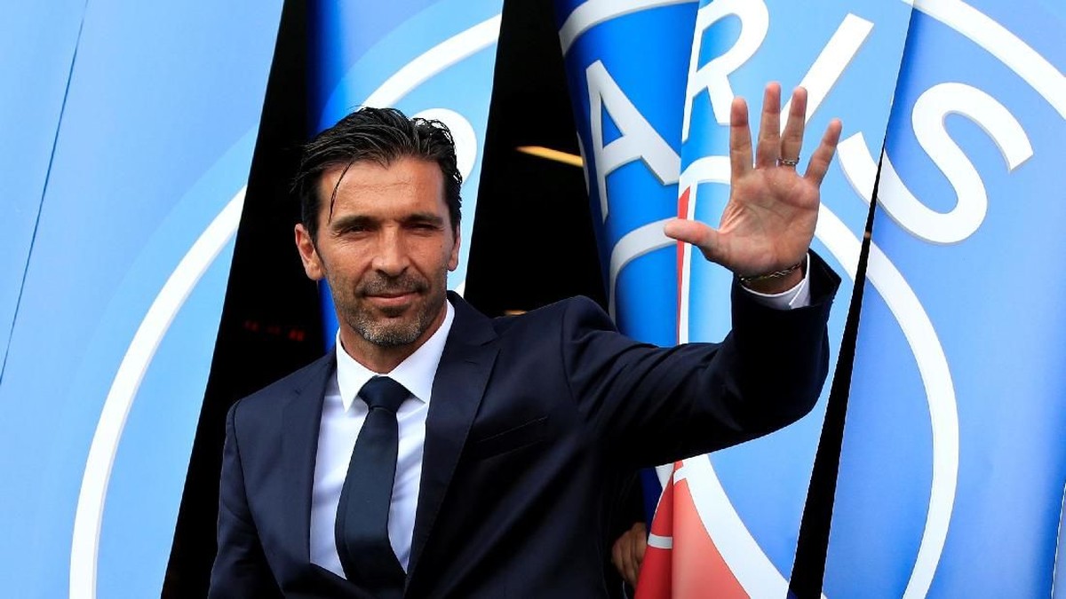 Gianluigi Buffon mengaku tak terobsesi memenangkan Lia Campions di PSG. (Foto: Gonzalo Fuentes/Reuters)