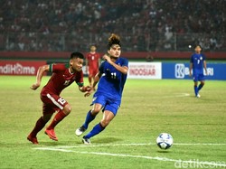 Indonesia sendiri akhirnya harus mengakui ketangguhan Thailand 1-2. Gawang Indonesia dibobol Nattawut Chootiwat dan Matee Sarakum, yang cuma dibalas Rifad Marasabessy. (Foto: Suparno/detikcom)