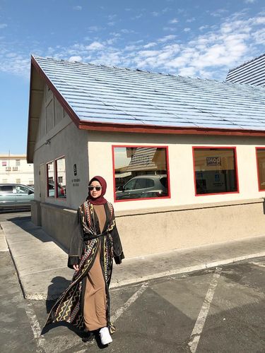 Berlibur Bareng Girls Squad ke Amrik, Ini Gaya Hijab Chacha Frederica