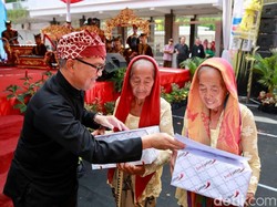 Tanem dan Tandur Dinobatkan Pasangan Kembar Tertua di Banyuwangi