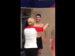 Lagi Telanjang Dada, Pemain Kroasia Dipeluk Presidennya