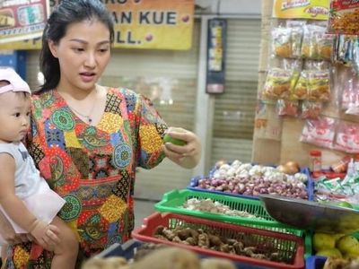 Begini Gaya Sarwendah Hingga Sissy Pricilia Saat Belanja di Pasar