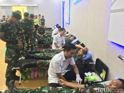 Stok Kosong, Polisi, TNI dan Warga Mojokerto Kompak Donor Darah