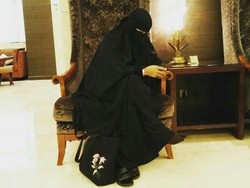 Cerita Ferry, Sukses Jual dan Pakai Cadar di Papua