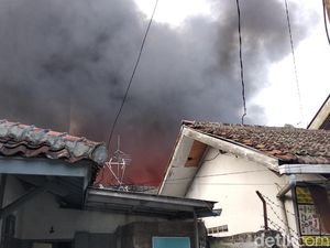 Belasan Rumah di Jalan Tera Bandung Terbakar Diduga karena Tikus