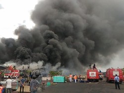 Ada 25 Kapal Ikan yang Masih Terbakar di Pelabuhan Benoa