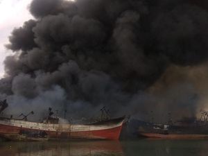 13 Orang Diperiksa Terkait Kebakaran 39 Kapal di Pelabuhan Benoa 13 Orang Diperiksa Terkait Kebakaran 39 Kapal di Pelabuhan Benoa