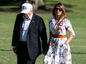 Foto: Tampil Beda, Melania Trump Pakai Gaun Bermotif Burung Beo