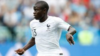 NGolo Kante merupakan gelandang Prancis dengan daya jelajah yang tinggi. Dia akan menjadi penyeimbang dalam tim di barisan gelandang. (Foto: Julian Finney/Getty Images)