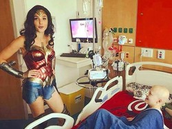 Gal Gadot Pakai Kostum Wonder Woman Saat Kunjungi Rumah Sakit