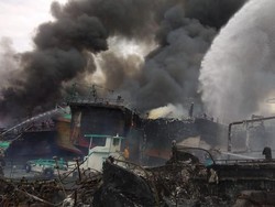 Polisi Gelar Olah TKP Kebakaran 45 Kapal di Pelabuhan Benoa