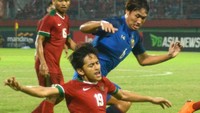 Barisan depan Timnas Indonesia U-19 yang diisi Hanis Saghara dan Saddil Ramdani bisa diredam Thailand. (Foto: Umarul Faruq/ANTARA FOTO)