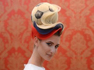 Rambut Bola Karya Hairstylist Rusia Ini Bikin Heboh di Piala Dunia