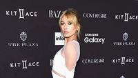 Foto: Hailey Baldwin Cantik Bergaun Putih Bak Pengantin