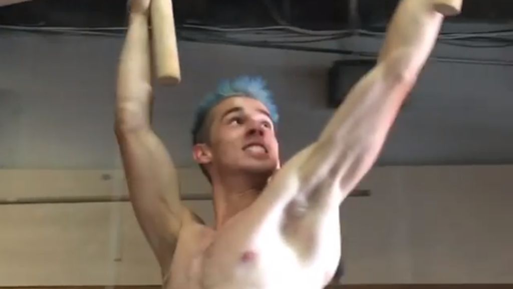 Austin Gray, si Ninja Warrior yang Terlihat Kurus Tapi Berotot Austin Gray, si Ninja Warrior yang Terlihat Kurus Tapi Berotot