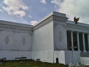 Ini Cerita di Balik Pembangunan Kantor Desa Mirip Istana Merdeka