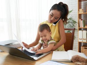 Sibuk Hura-hura dan Pesta Bareng Pacar, Wanita Ini Telantarkan Anak